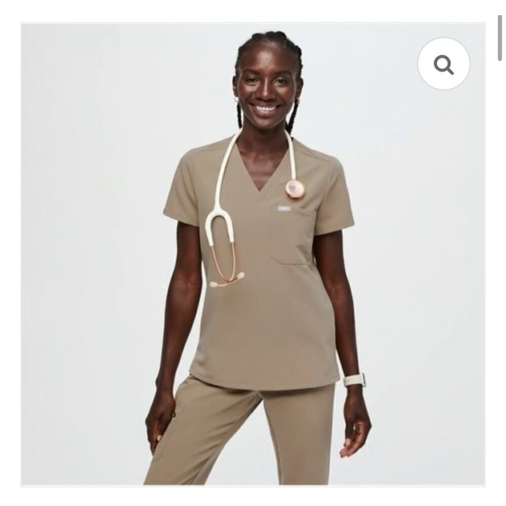 Figs Catarina Technical Collection Short Sleeve Scrub top Brown Size XS